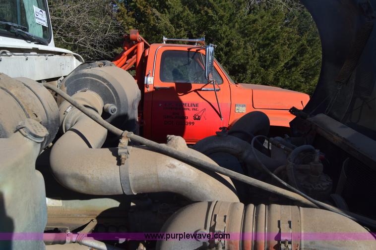 image for item K4309 1995 International 9400 semi truck