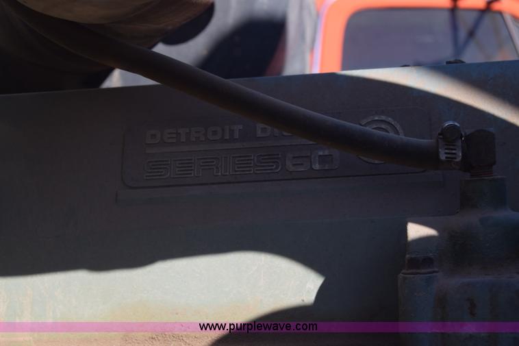 image for item K4309 1995 International 9400 semi truck