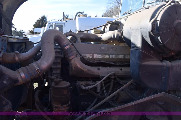 image for item K4309 1995 International 9400 semi truck