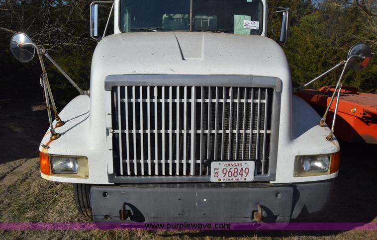 image for item K4309 1995 International 9400 semi truck
