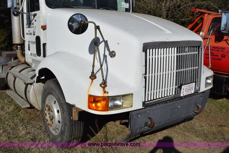 image for item K4309 1995 International 9400 semi truck