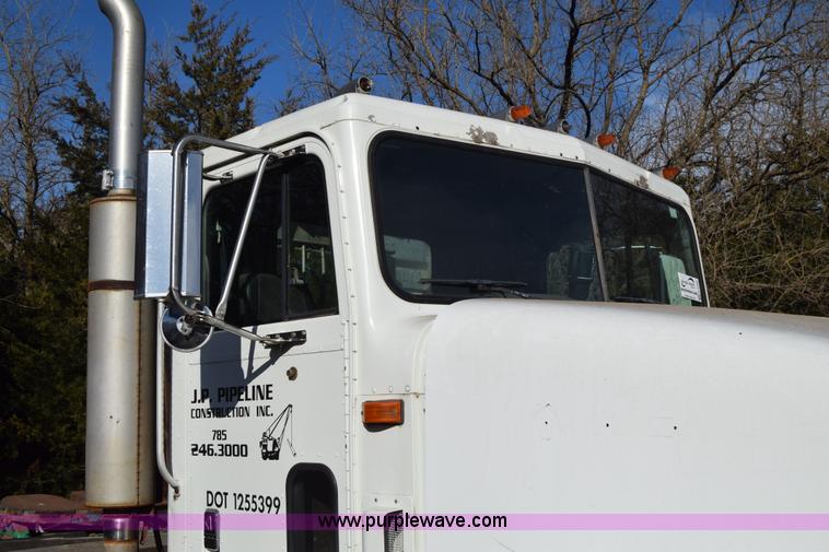 image for item K4309 1995 International 9400 semi truck