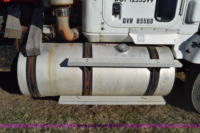 image for item K4309 1995 International 9400 semi truck