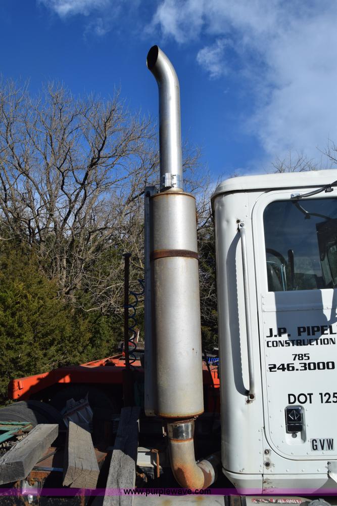 image for item K4309 1995 International 9400 semi truck