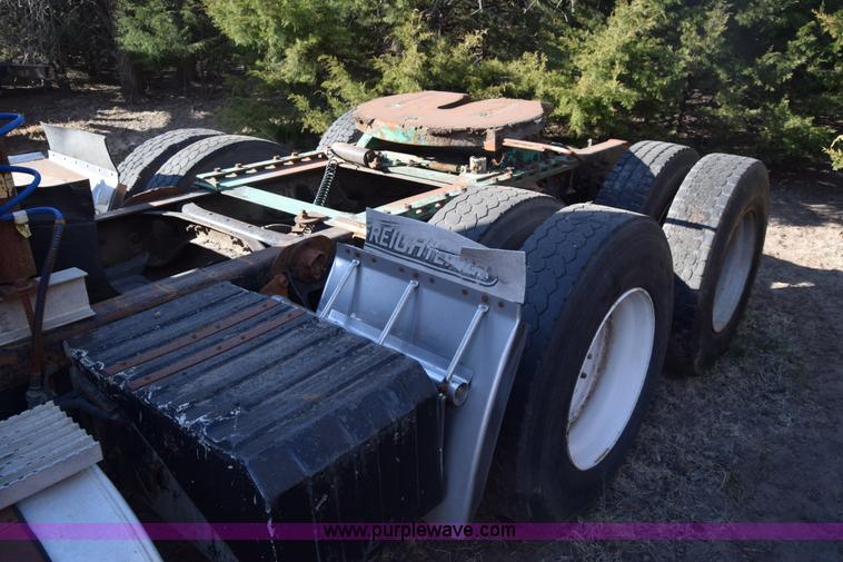 image for item K4309 1995 International 9400 semi truck