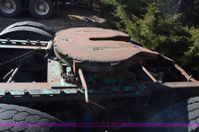 image for item K4309 1995 International 9400 semi truck