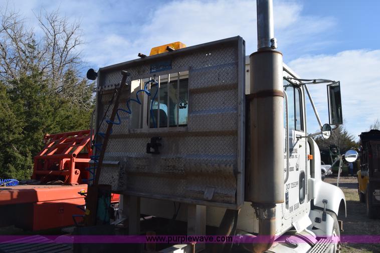 image for item K4309 1995 International 9400 semi truck