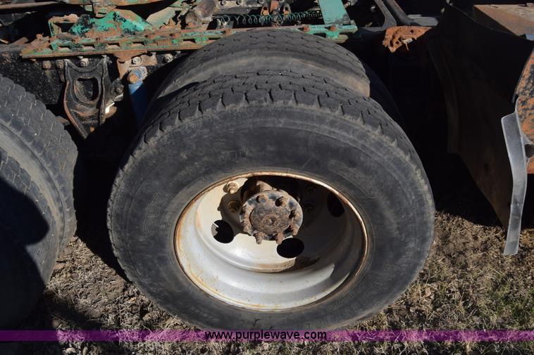 image for item K4309 1995 International 9400 semi truck