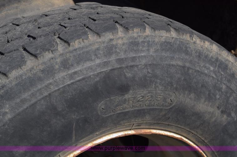 image for item K4309 1995 International 9400 semi truck