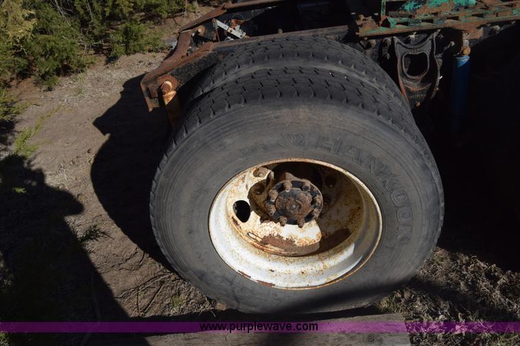 image for item K4309 1995 International 9400 semi truck