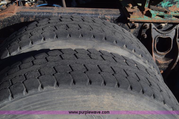 image for item K4309 1995 International 9400 semi truck