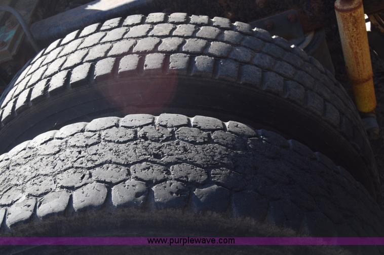 image for item K4309 1995 International 9400 semi truck