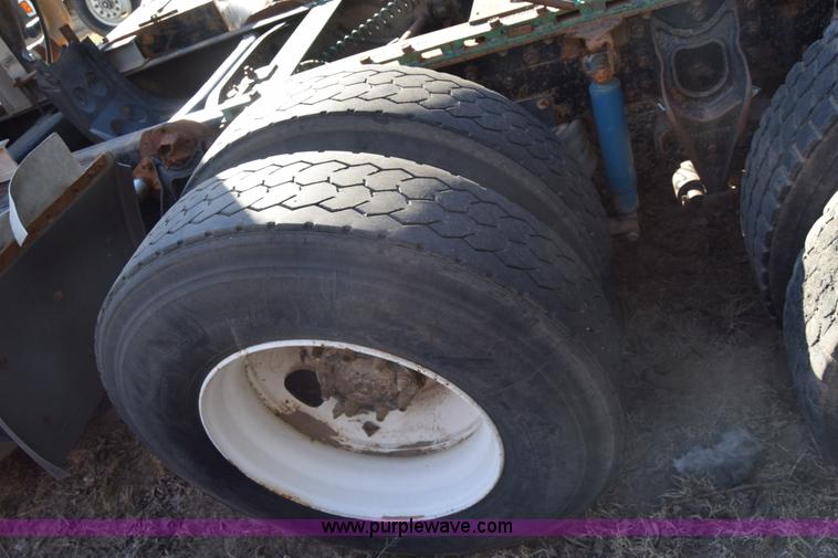 image for item K4309 1995 International 9400 semi truck