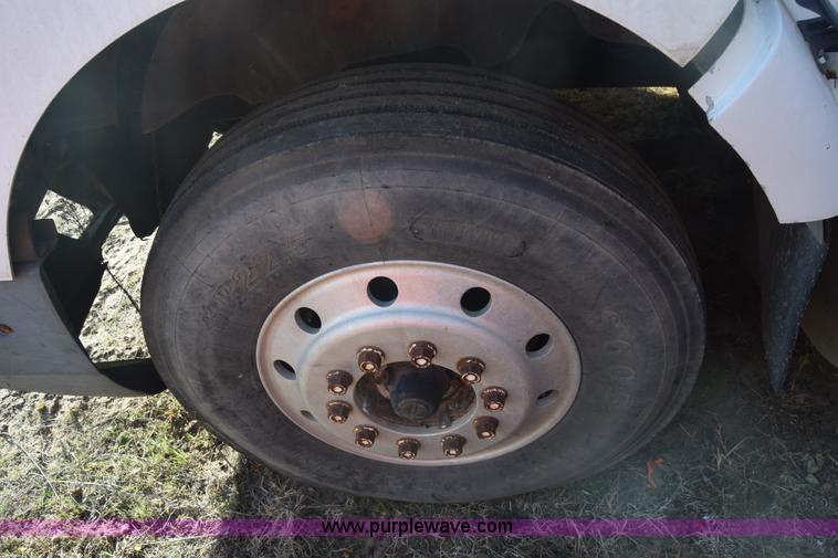 image for item K4309 1995 International 9400 semi truck