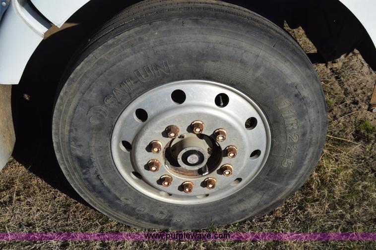 image for item K4309 1995 International 9400 semi truck