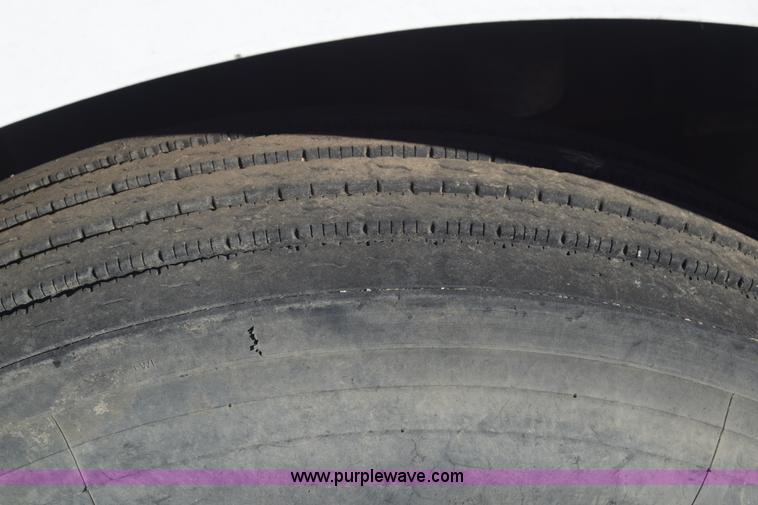 image for item K4309 1995 International 9400 semi truck