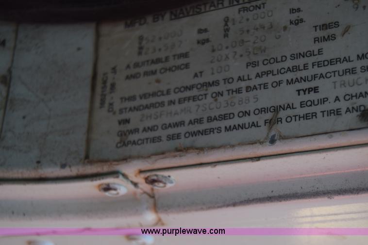 image for item K4309 1995 International 9400 semi truck