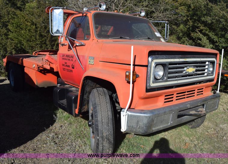 image for item K4310 1975 Chevrolet C65 flatbed winch truck