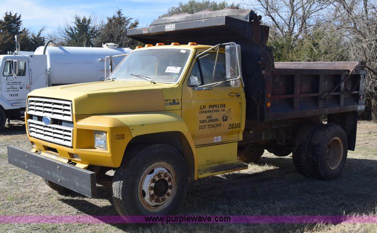 image for item K4311 1993 Ford F700 dump truck