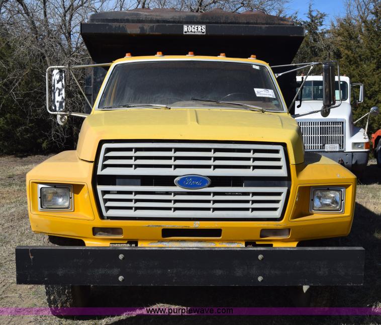 image for item K4311 1993 Ford F700 dump truck