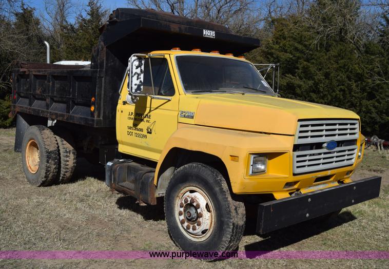 image for item K4311 1993 Ford F700 dump truck