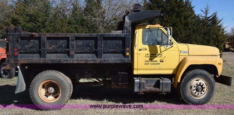image for item K4311 1993 Ford F700 dump truck