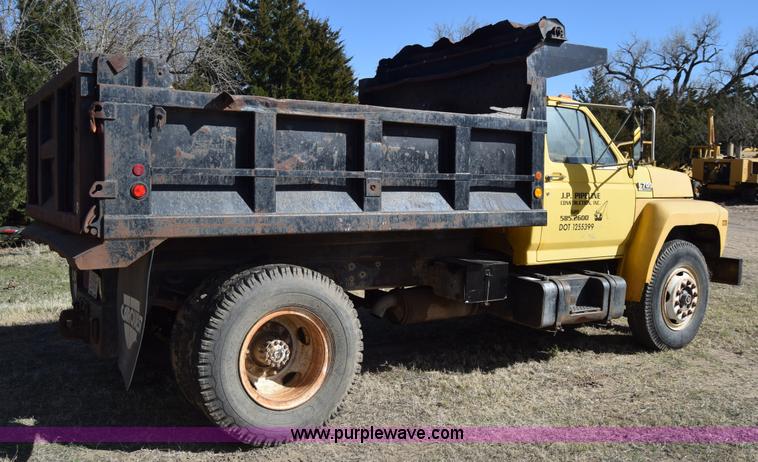 image for item K4311 1993 Ford F700 dump truck