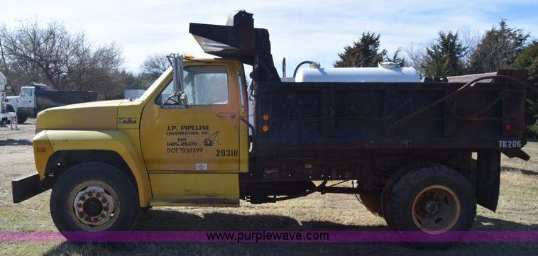 image for item K4311 1993 Ford F700 dump truck