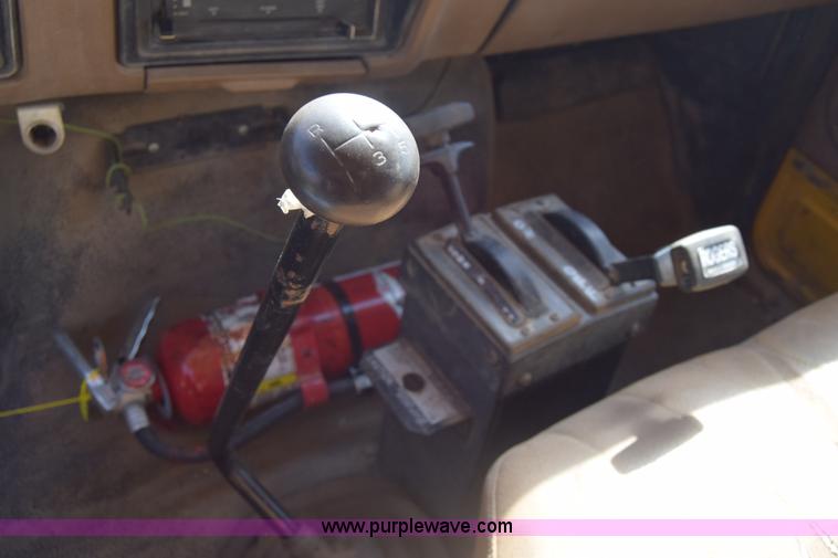 image for item K4311 1993 Ford F700 dump truck