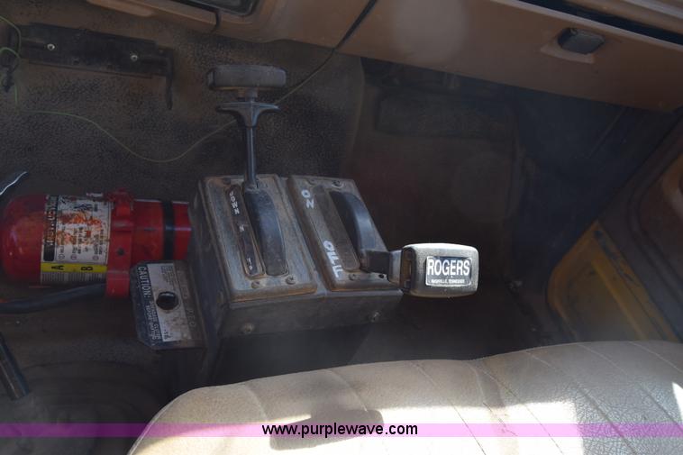 image for item K4311 1993 Ford F700 dump truck