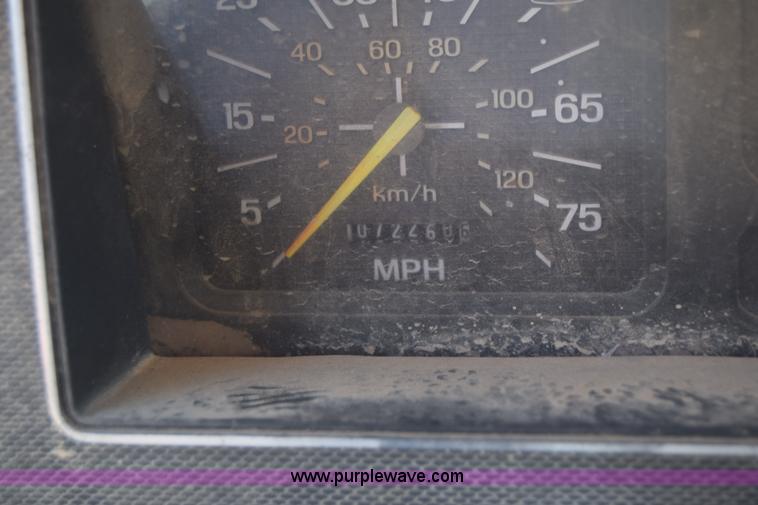 image for item K4311 1993 Ford F700 dump truck