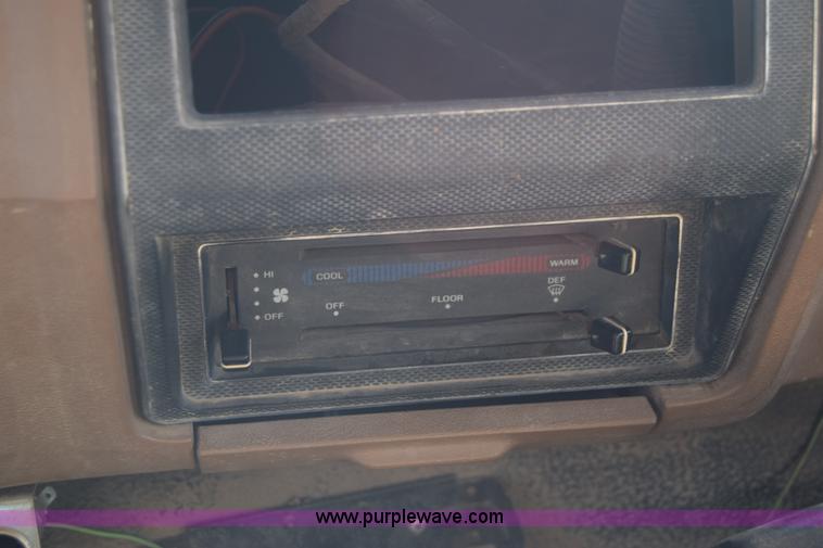 image for item K4311 1993 Ford F700 dump truck