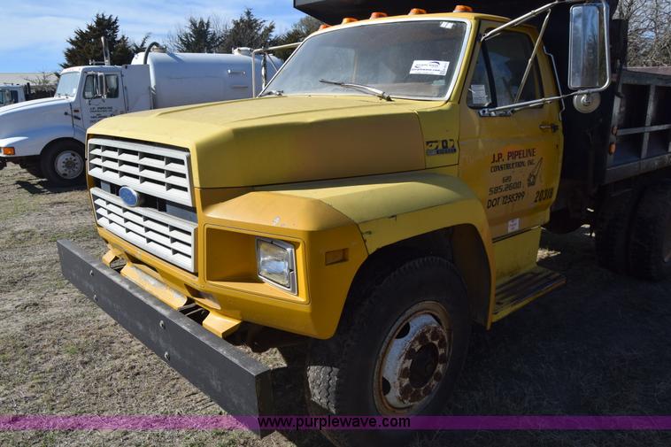 image for item K4311 1993 Ford F700 dump truck