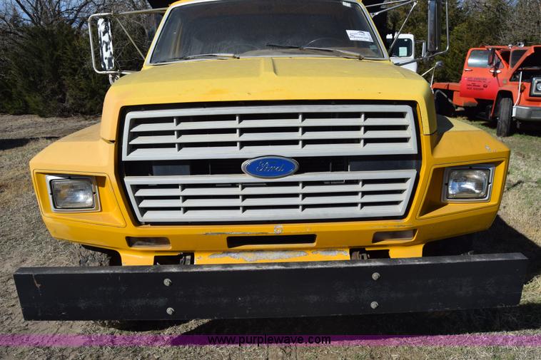 image for item K4311 1993 Ford F700 dump truck