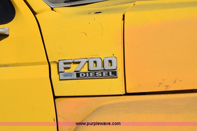 image for item K4311 1993 Ford F700 dump truck