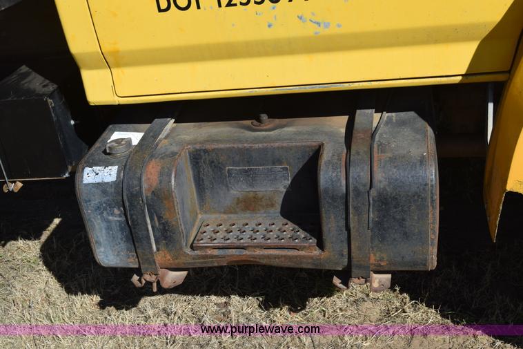 image for item K4311 1993 Ford F700 dump truck