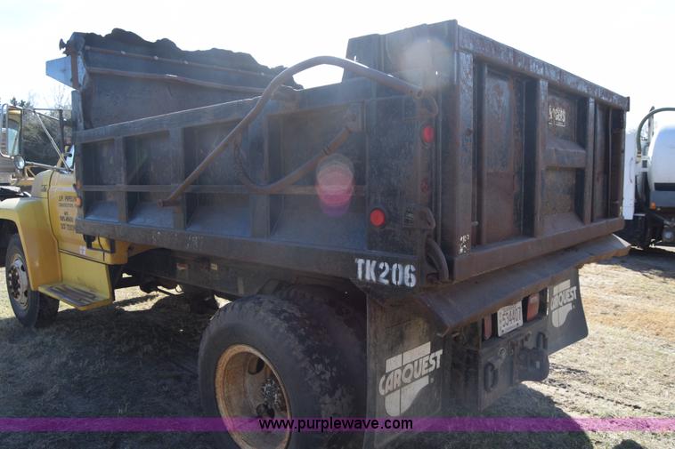 image for item K4311 1993 Ford F700 dump truck