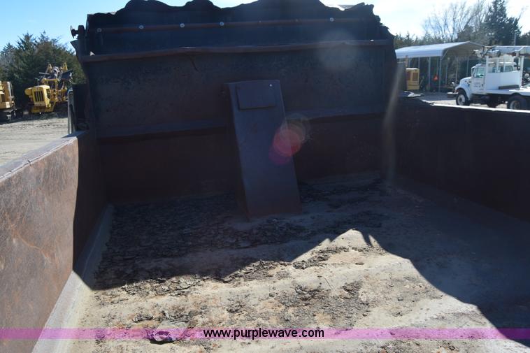 image for item K4311 1993 Ford F700 dump truck