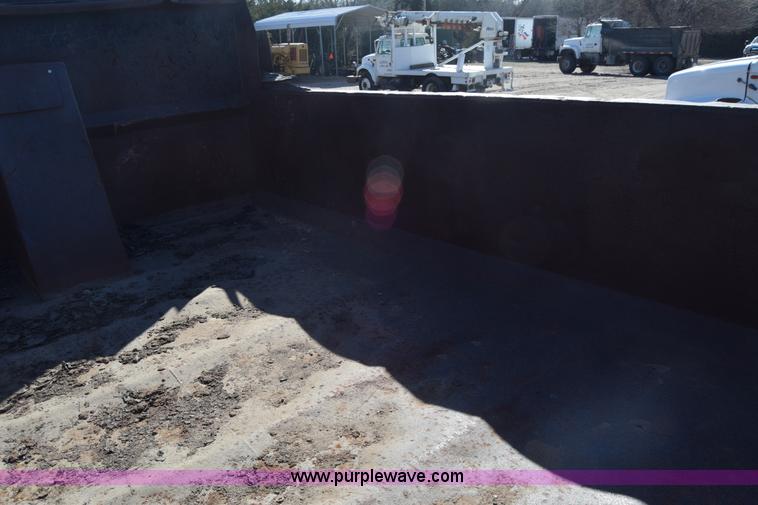 image for item K4311 1993 Ford F700 dump truck