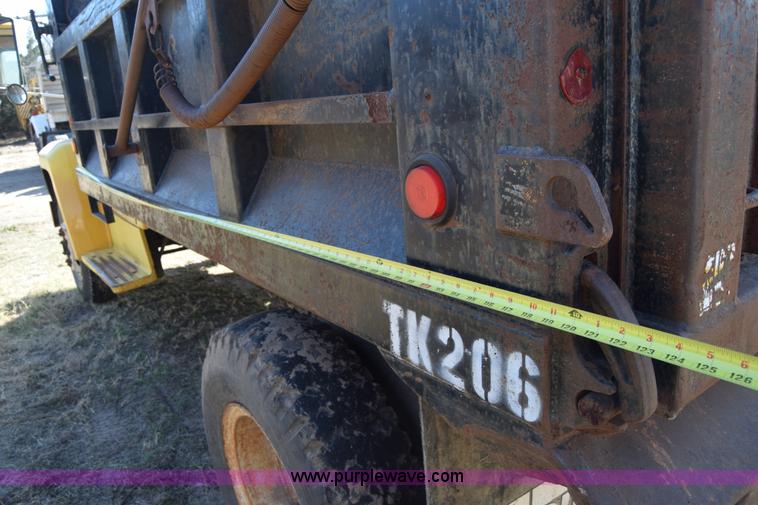 image for item K4311 1993 Ford F700 dump truck
