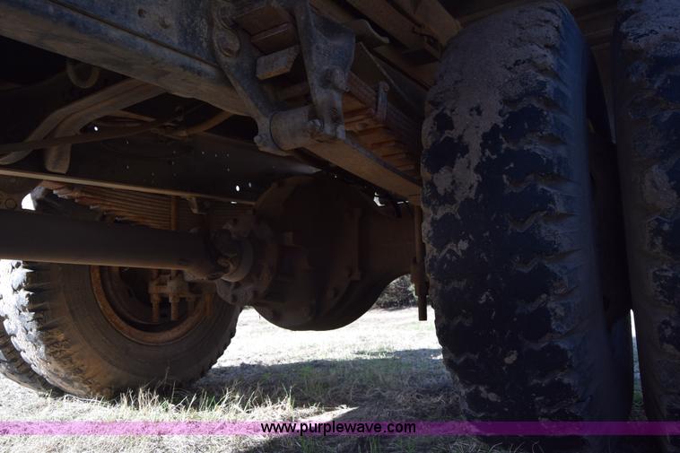 image for item K4311 1993 Ford F700 dump truck