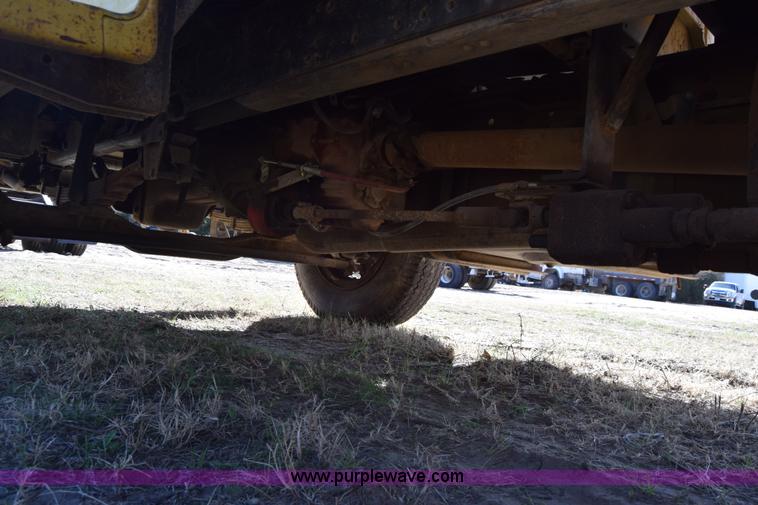 image for item K4311 1993 Ford F700 dump truck