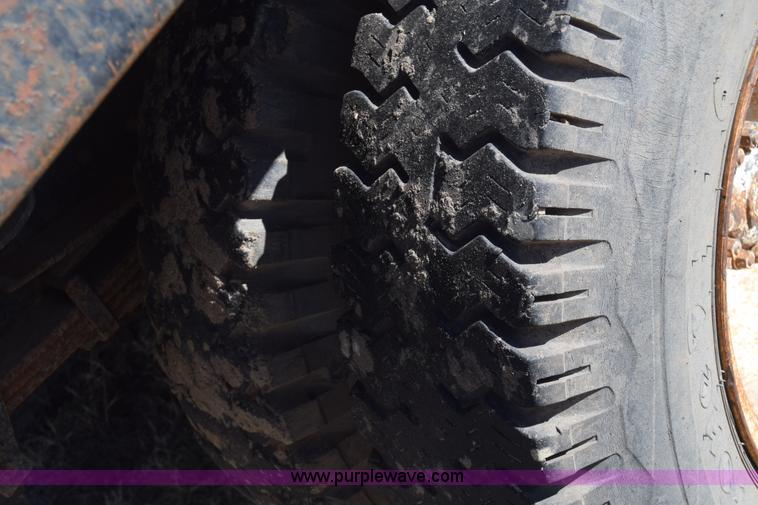 image for item K4311 1993 Ford F700 dump truck