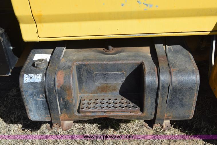 image for item K4311 1993 Ford F700 dump truck