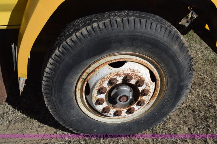 image for item K4311 1993 Ford F700 dump truck