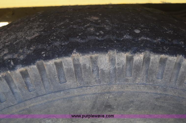 image for item K4311 1993 Ford F700 dump truck