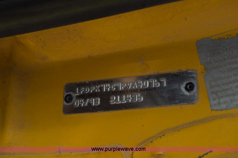 image for item K4311 1993 Ford F700 dump truck