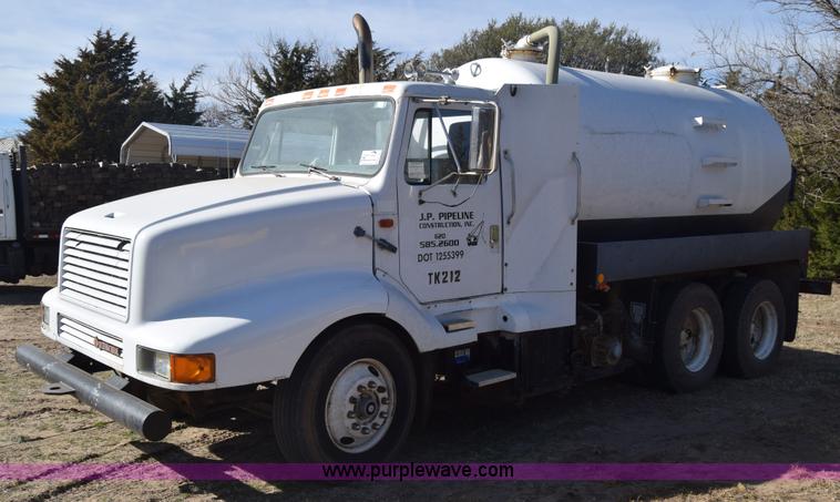 image for item K4312 1991 International 8300 vacuum truck