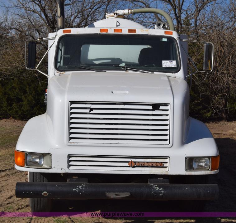 image for item K4312 1991 International 8300 vacuum truck