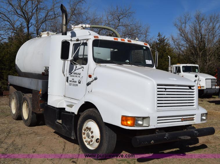image for item K4312 1991 International 8300 vacuum truck